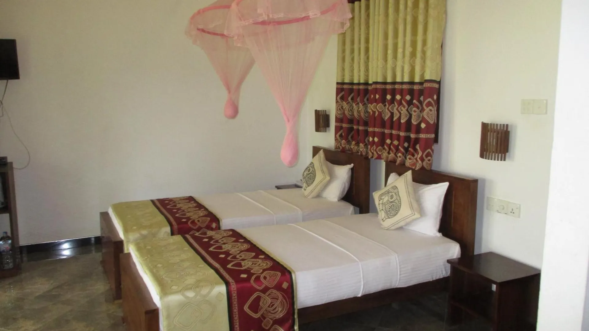 Bed & Breakfast Peacock Lake Villa Habarana Sri Lanka