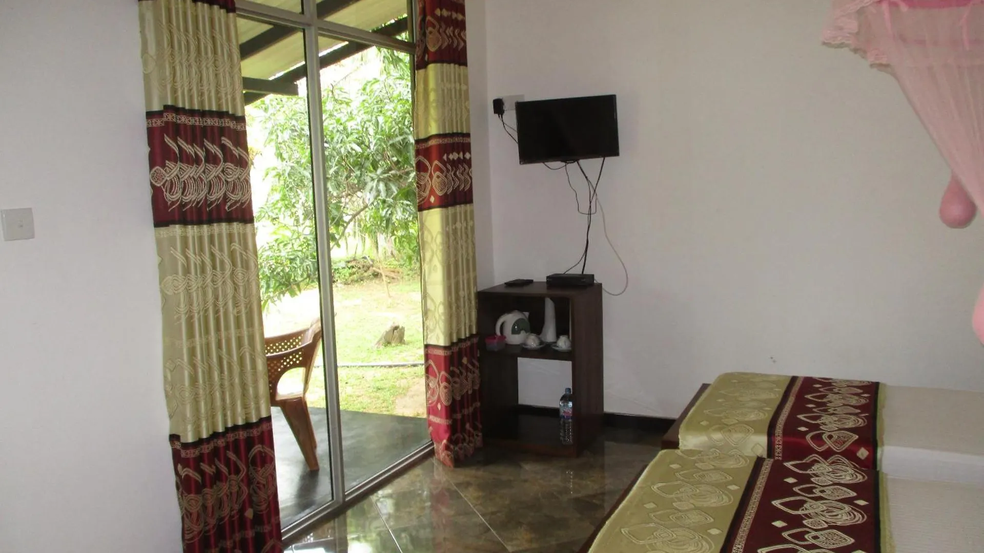 Peacock Lake Villa Habarana Bed & Breakfast