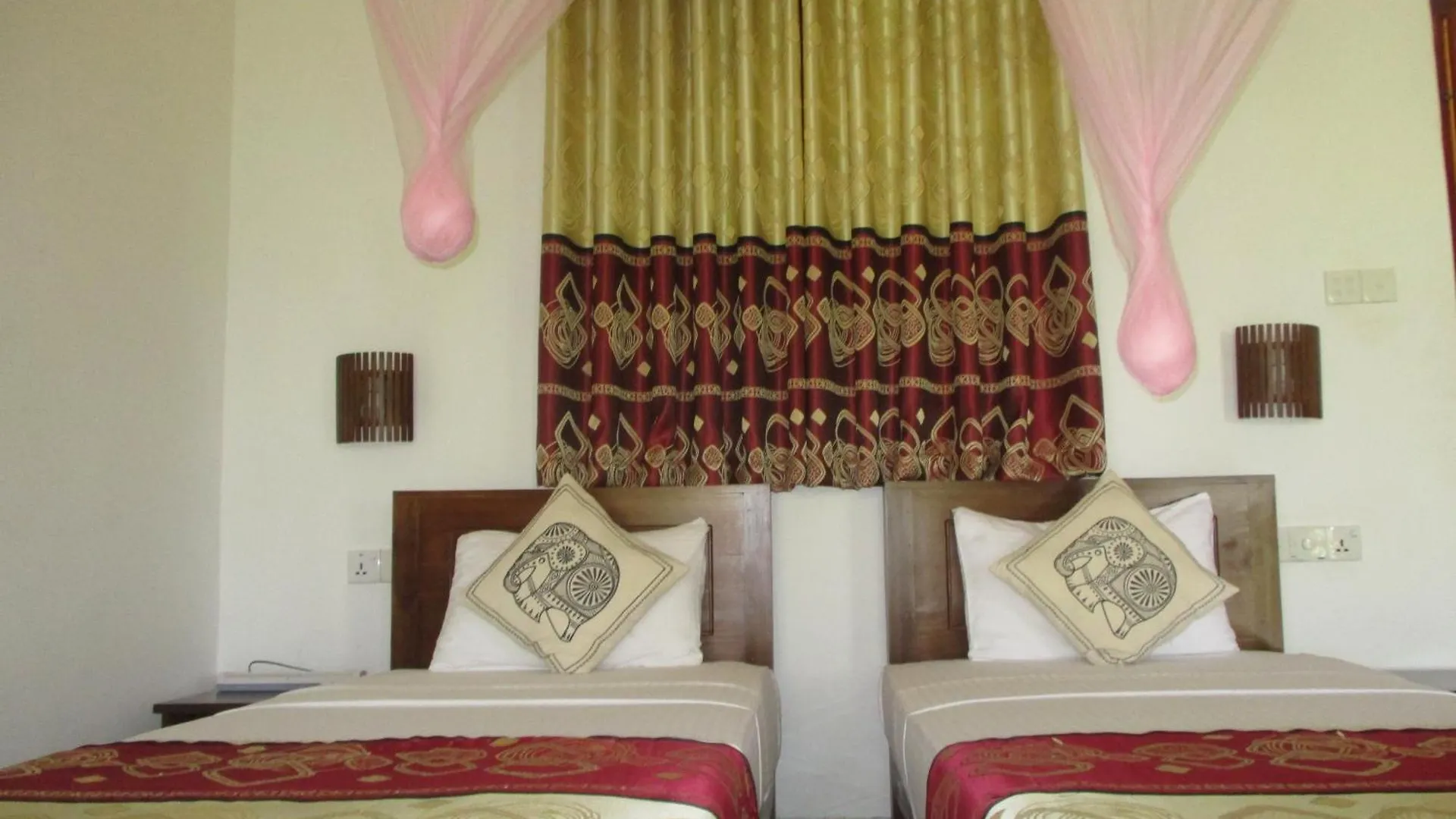 Bed & Breakfast Peacock Lake Villa Habarana Sri Lanka